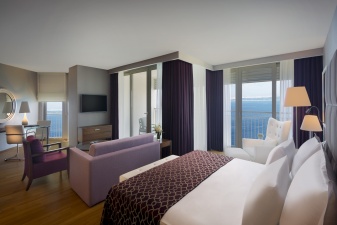 Oda Görseli: Mediterranean Suite Sea View / Yarım Pansiyon