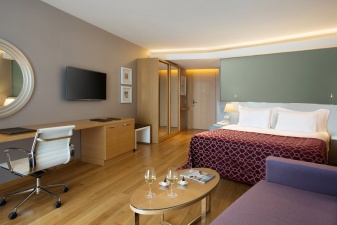 Oda Görseli: Family Connection Room with Sea View / Yarım Pansiyon